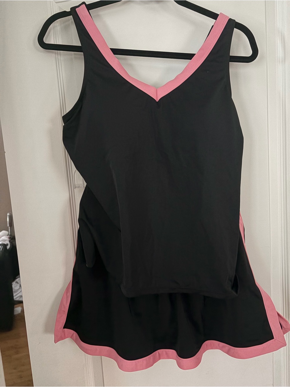 Black & Pink V-Neck Women's Tankini & skort
